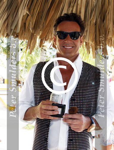 Curacao 7 januari 2012
Gerard Joling opnames videoclip op zanzibar. Patty Brard doet de regie.
Peter Smulders bv
