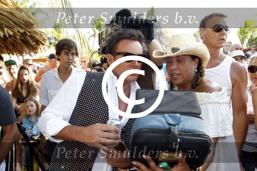 Curacao 7 januari 2012
Gerard Joling opnames videoclip op zanzibar. Patty Brard doet de regie.
Peter Smulders bv