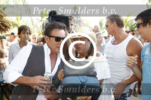 Curacao 7 januari 2012
Gerard Joling opnames videoclip op zanzibar. Patty Brard doet de regie.
Peter Smulders bv
