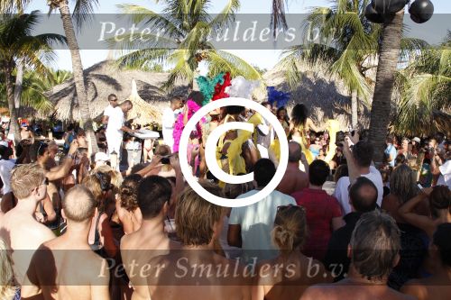 Curacao 7 januari 2012
Gerard Joling opnames videoclip op zanzibar. Patty Brard doet de regie.
Peter Smulders bv