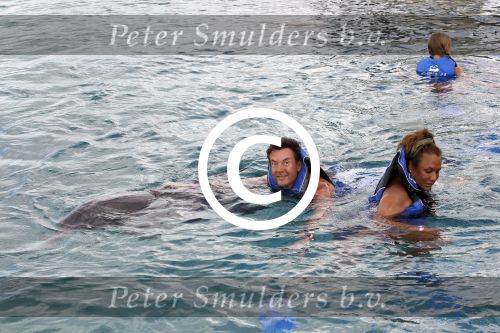 Curacao 8 januari 2011
Gerard Joling Patty Brard en Romy Omtzigt zwemmen bij de dolphin academy
bij seaquarium met dolfijnen.
Peter Smulders bv