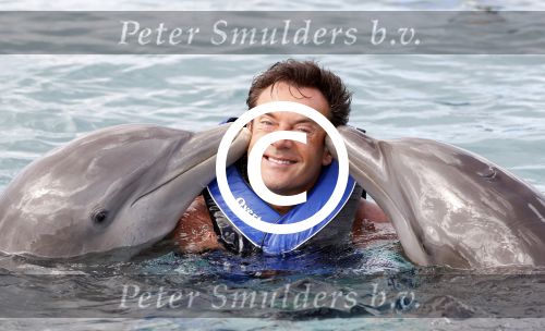 Curacao 8 januari 2011
Gerard Joling Patty Brard en Romy Omtzigt zwemmen bij de dolphin academy
bij seaquarium met dolfijnen.
Peter Smulders bv