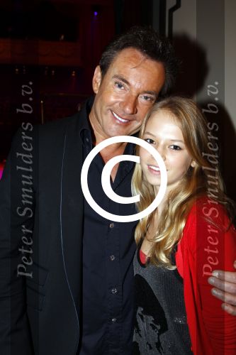 Amsterdam 22 december 2011
Premiere kerstcircus in carre. Gerard Joling met Romy Omtzigt
Peter Smulders bv