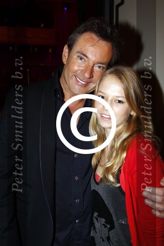 Amsterdam 22 december 2011
Premiere kerstcircus in carre. Gerard Joling met Romy Omtzigt
Peter Smulders bv