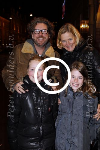 Amsterdam 17 december 2011
Premiere Anubis in het nieuwe de la mar theater. henkjan Smits met vrouw dochter en een vriendin (r)
Peter Smulders bv