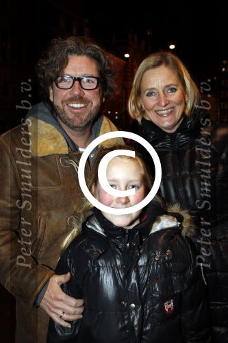 Amsterdam 17 december 2011
Premiere Anubis in het nieuwe de la mar theater. henkjan Smits met vrouw dochter en een vriendin (r)
Peter Smulders bv