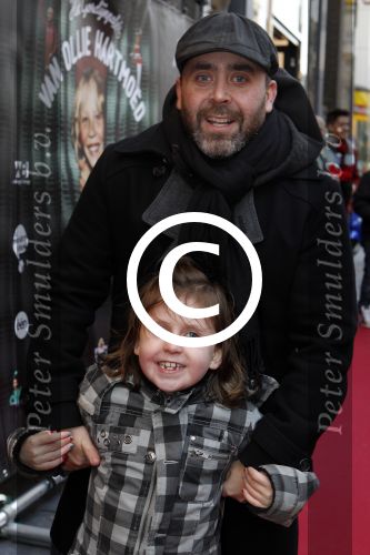 Amsterdam 7 december 2011
Premiere van het gordijnpaleis in Tuschinski. Horrace Cohen met dochter
Peter Smulders bv