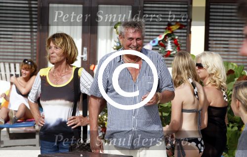 Curacao 31 december 2011
Jaap Buijs en zijn vrouw kijken naar het voetvolley van Jan Smit bij lions dive.
Peter Smulders bv