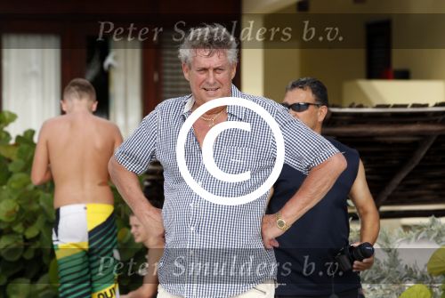 Curacao 31 december 2011
Jaap Buijs en zijn vrouw kijken naar het voetvolley van Jan Smit bij lions dive.
Peter Smulders bv