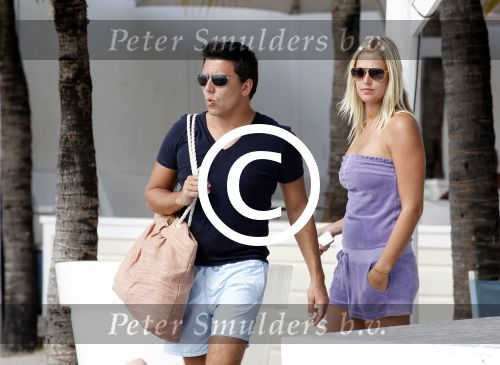 Curacao 31 december 2011
Jan en Lisa Smit op Jan zijn verjaardag in zee en bij Mambo beach.
Peter Smulders bv