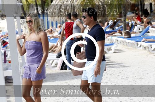 Curacao 31 december 2011
Jan en Lisa Smit op Jan zijn verjaardag in zee en bij Mambo beach.
Peter Smulders bv