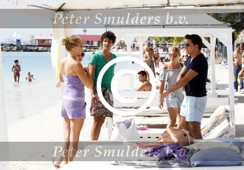 Curacao 31 december 2011
Jan en Lisa Smit op Jan zijn verjaardag in zee en bij Mambo beach.
Peter Smulders bv
