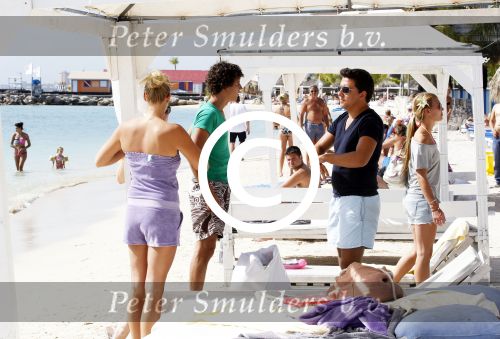 Curacao 31 december 2011
Jan en Lisa Smit op Jan zijn verjaardag in zee en bij Mambo beach.
Peter Smulders bv