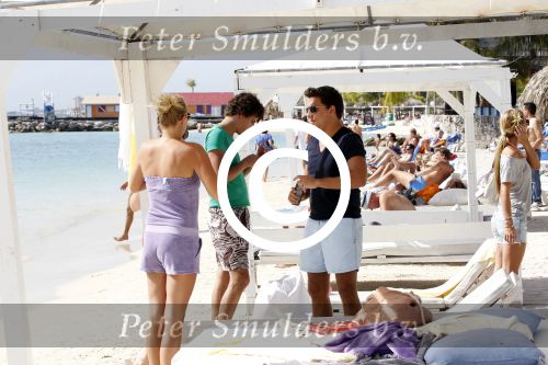 Curacao 31 december 2011
Jan en Lisa Smit op Jan zijn verjaardag in zee en bij Mambo beach.
Peter Smulders bv