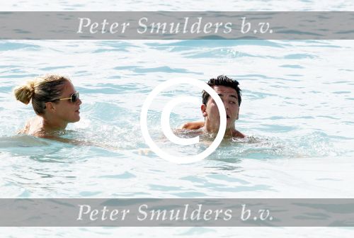 Curacao 31 december 2011
Jan en Lisa Smit op Jan zijn verjaardag in zee en bij Mambo beach.
Peter Smulders bv