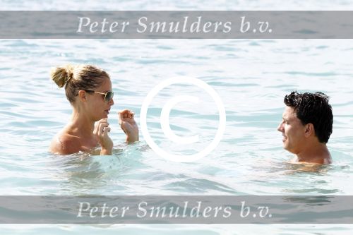 Curacao 31 december 2011
Jan en Lisa Smit op Jan zijn verjaardag in zee en bij Mambo beach.
Peter Smulders bv