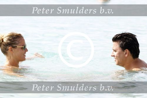 Curacao 31 december 2011
Jan en Lisa Smit op Jan zijn verjaardag in zee en bij Mambo beach.
Peter Smulders bv