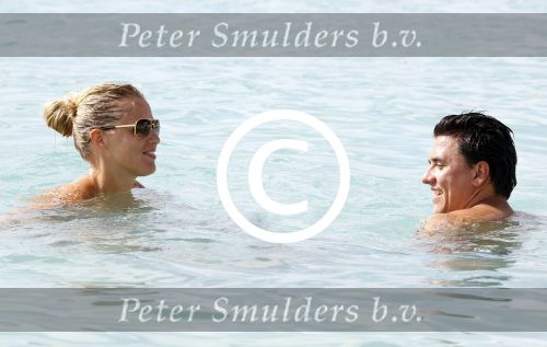 Curacao 31 december 2011
Jan en Lisa Smit op Jan zijn verjaardag in zee en bij Mambo beach.
Peter Smulders bv