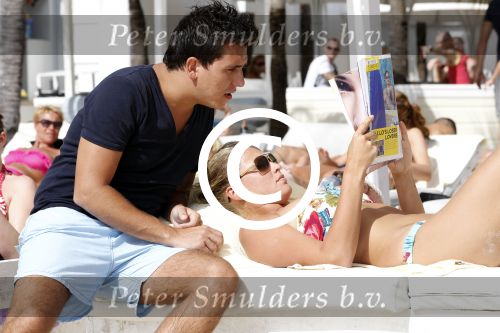 Curacao 31 december 2011
Jan en Lisa Smit op Jan zijn verjaardag in zee en bij Mambo beach.
Peter Smulders bv