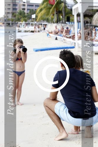 Curacao 31 december 2011
Jan en Lisa Smit op Jan zijn verjaardag in zee en bij Mambo beach.
Peter Smulders bv