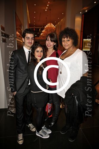 Amsterdam 10 januari 2012
Premiere Emmi en Leo in DeLaMar Theater.  Met vlnr Jasper Gottlieb, Fatma Genc, Roos Smit en Talisia Misiedjan.
Peter Smulders bv