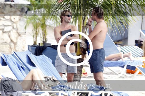 Curacao 30 december 2011
Jeroen en Herma Krabbe bij avila beach.
Peter Smulders bv