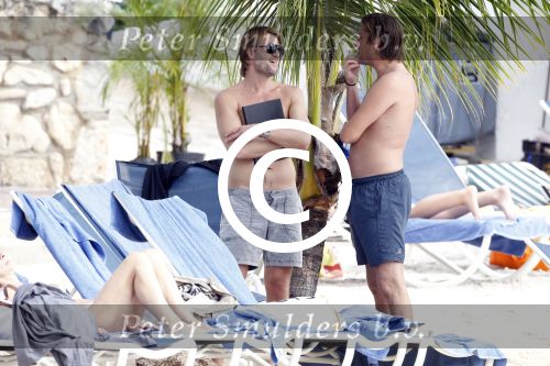 Curacao 30 december 2011
Jeroen en Herma Krabbe bij avila beach.
Peter Smulders bv