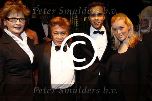 Amsterdam 8 december 2011
Openings en VIP avond van de miljonairfair in de RAI. Jordy The met zwangere vriendin en ouders
Peter Smulders bv