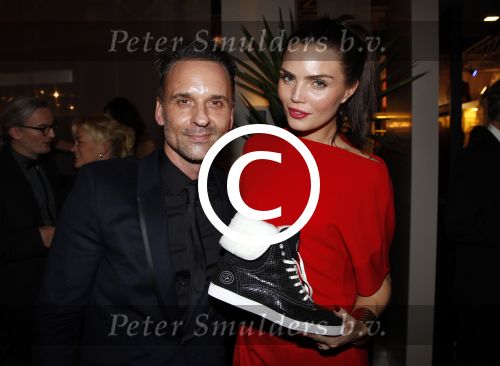 Amsterdam 8 december 2011
Openings en VIP avond van de miljonairfair in de RAI. Erik Kuster met Kim Feenstra Phaedra Hoste en Parry. Kim Feenstra en Eric Kuster
Peter Smulders bv