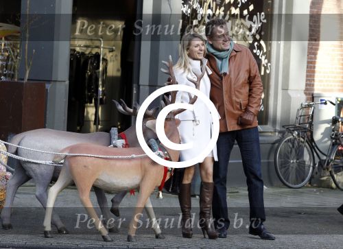 Amsterdam 24 december 2011
Klaas Hummel met zijn vrouw op de cornelis schuytstraat.
`peter Smulders bv