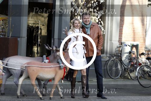Amsterdam 24 december 2011
Klaas Hummel met zijn vrouw op de cornelis schuytstraat.
`peter Smulders bv