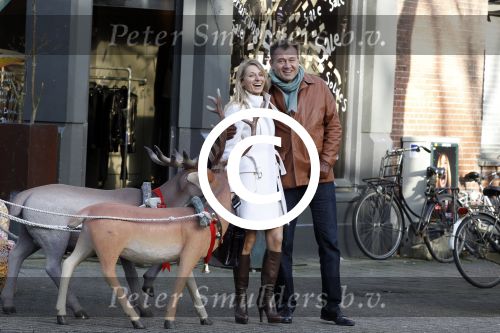 Amsterdam 24 december 2011
Klaas Hummel met zijn vrouw op de cornelis schuytstraat.
`peter Smulders bv