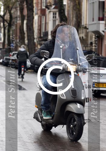Amsterdam 17 december 2011
Leco v Zadelhoff op zijn vespa scooter.
Peter Smulders bv