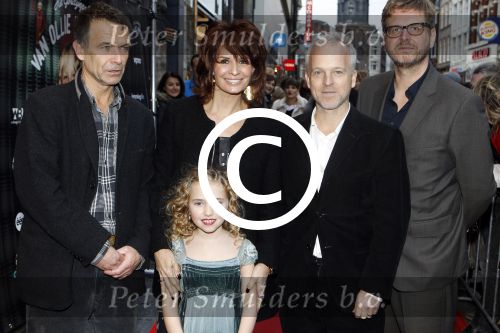 Amsterdam 7 december 2011
Premiere van het gordijnpaleis in Tuschinski. Leontine Borsato met Dana Goldberg  Norbert ter Hall en Robert Alberdinck Thijm en Raymond Thiry
Peter Smulders bv