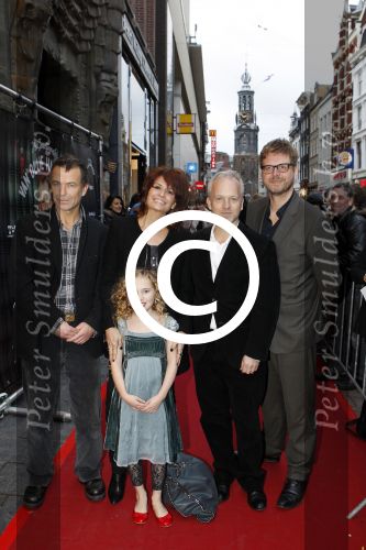 Amsterdam 7 december 2011
Premiere van het gordijnpaleis in Tuschinski. Leontine Borsato met Dana Goldberg  Norbert ter Hall en Robert Alberdinck Thijm en Raymond Thiry
Peter Smulders bv