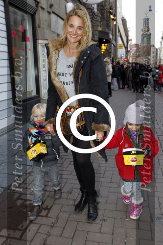 Amsterdam 7 december 2011
Lieke v Lexmond gaat met neefje en .. naar de bioscoop.
Peter Smulders bv