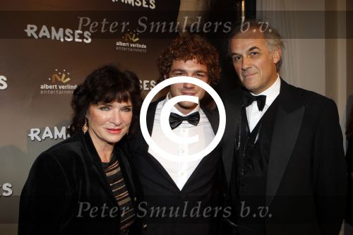 Den Haag 1 december 2011
Premiere Ramses in de schowburg van Den Haag. Linda v Dijck met man en zoon
Peter Smulders bv