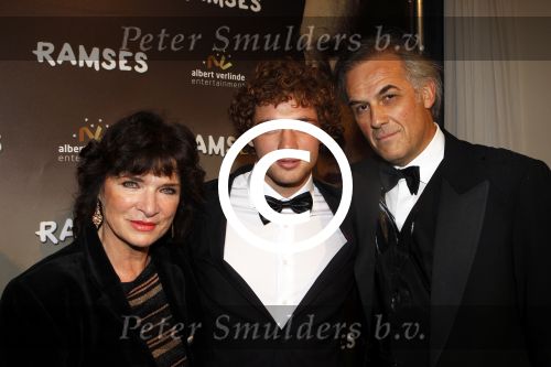 Den Haag 1 december 2011
Premiere Ramses in de schowburg van Den Haag. Linda v Dijck met man en zoon
Peter Smulders bv