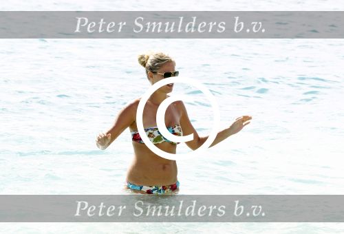 Curacao 31 december 2011
Jan en Lisa Smit op Jan zijn verjaardag in zee en bij Mambo beach.
Peter Smulders bv