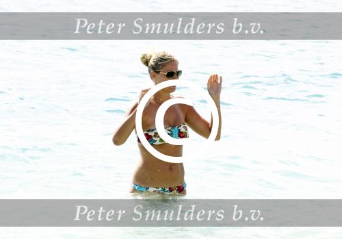Curacao 31 december 2011
Jan en Lisa Smit op Jan zijn verjaardag in zee en bij Mambo beach.
Peter Smulders bv
