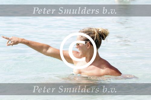 Curacao 31 december 2011
Jan en Lisa Smit op Jan zijn verjaardag in zee en bij Mambo beach.
Peter Smulders bv
