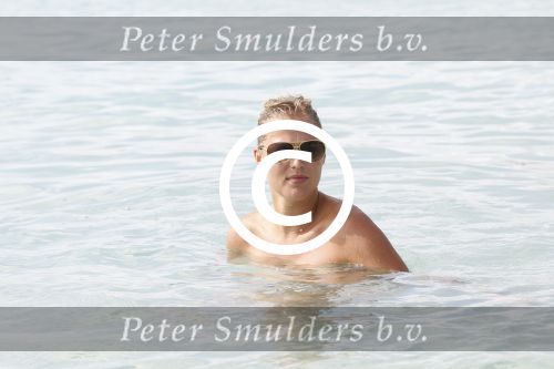 Curacao 31 december 2011
Jan en Lisa Smit op Jan zijn verjaardag in zee en bij Mambo beach.
Peter Smulders bv