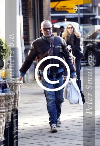 Amsterdam 24 december 2011
Marc Marie Huybregts doet boodschappen op de cornelis schuytstraat en fietst daarna naar huis.
Peter Smulders bv