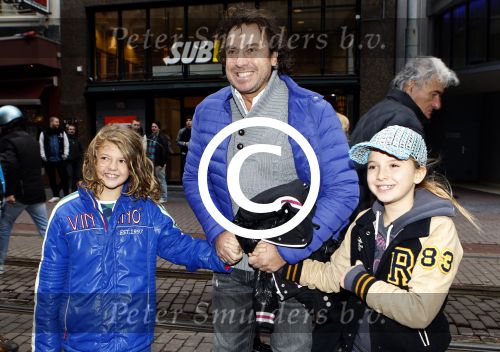 Amsterdam 7 december 2011
Marco Borsato met jada en Senna.
Peter Smulders bv