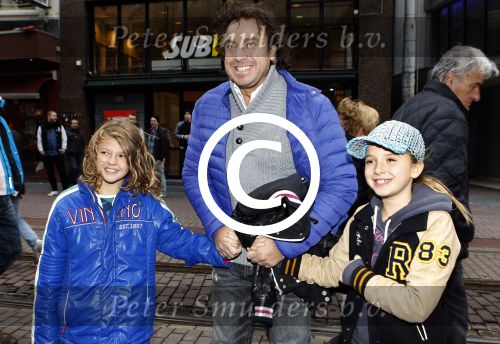 Amsterdam 7 december 2011
Marco Borsato met jada en Senna.
Peter Smulders bv