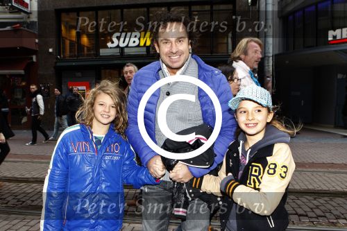 Amsterdam 7 december 2011
Marco Borsato met jada en Senna.
Peter Smulders bv