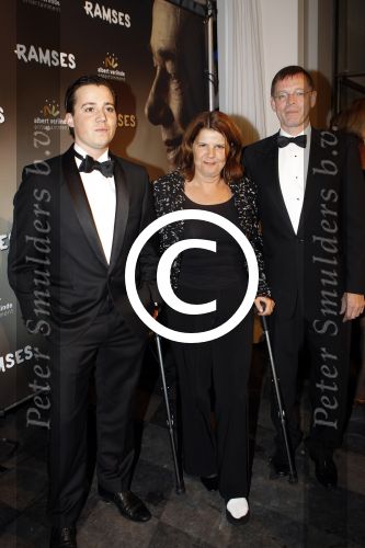 Den Haag 1 december 2011
Premiere Ramses in de schowburg van Den Haag. Marja v Bijsterveldt met gebroken voet en man en zoon
Peter Smulders bv