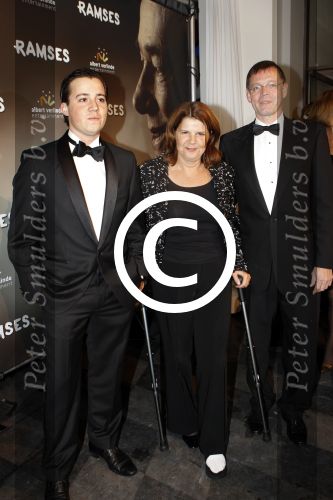 Den Haag 1 december 2011
Premiere Ramses in de schowburg van Den Haag. Marja v Bijsterveldt met gebroken voet en man en zoon
Peter Smulders bv