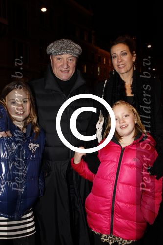 Amsterdam 17 december 2011
Premiere Anubis in het nieuwe de la mar theater. Marjolein Keuning en Henk poort met hun kinderen
Peter Smulders bv