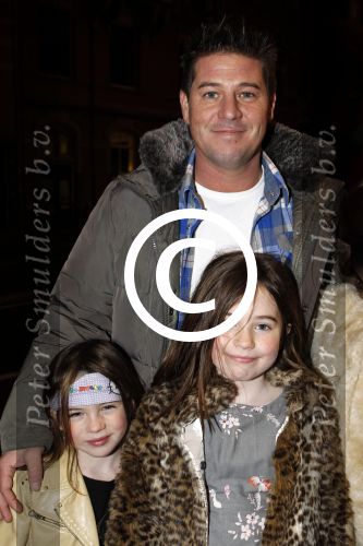 Amsterdam 17 december 2011
Premiere Anubis in het nieuwe de la mar theater. Martijn Krabbe met dochters en een vriendin (r)
Peter Smulders bv